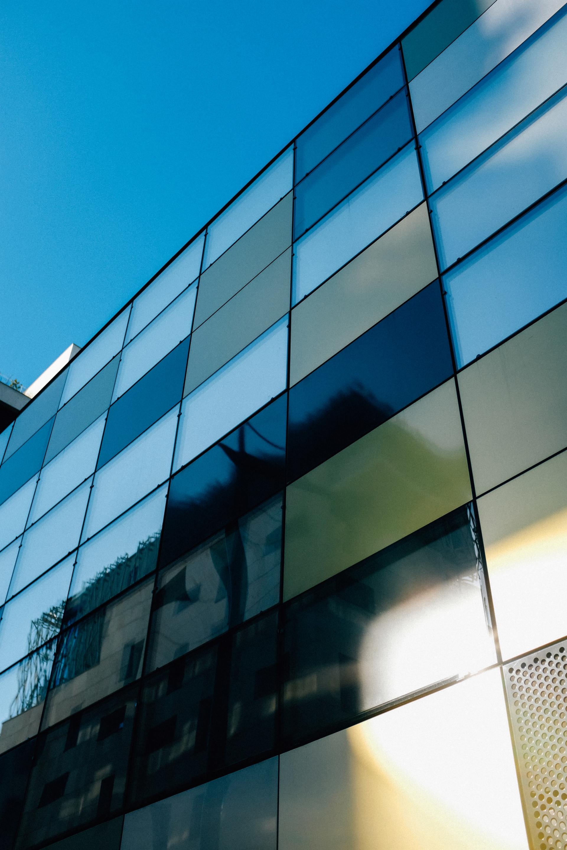 A building with a lot of windows and a blue sky in the background