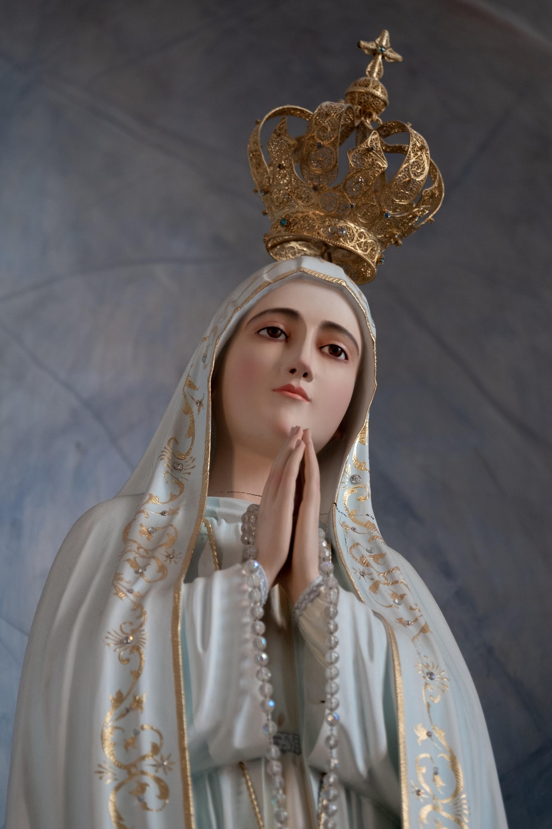 SANTUARIO MADONNA DI FATIMA Statua della Madonna turismo lisbona, pellegrinaggi a fatima dall'italia