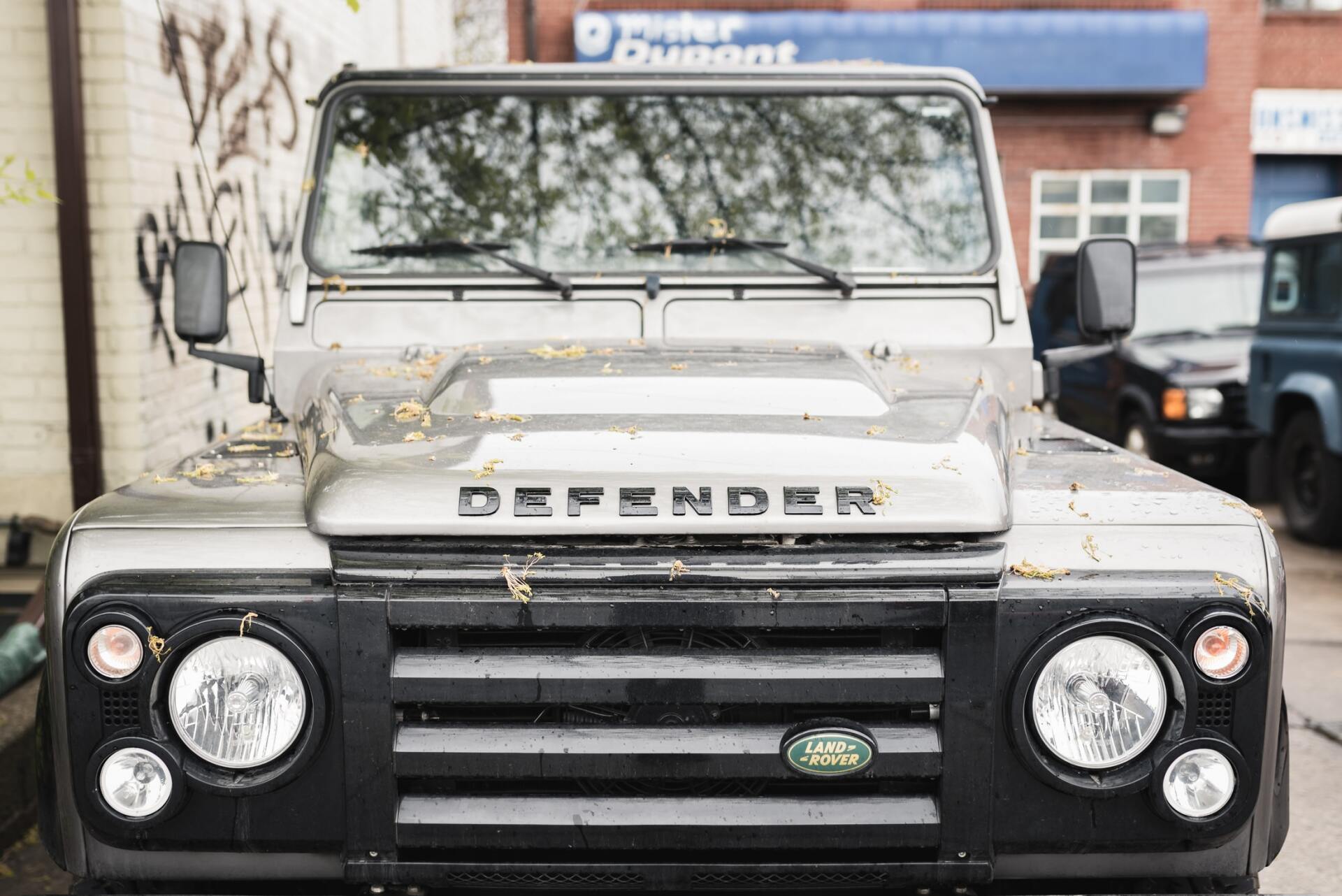 bronxe Land rover Range Rover front end close up
