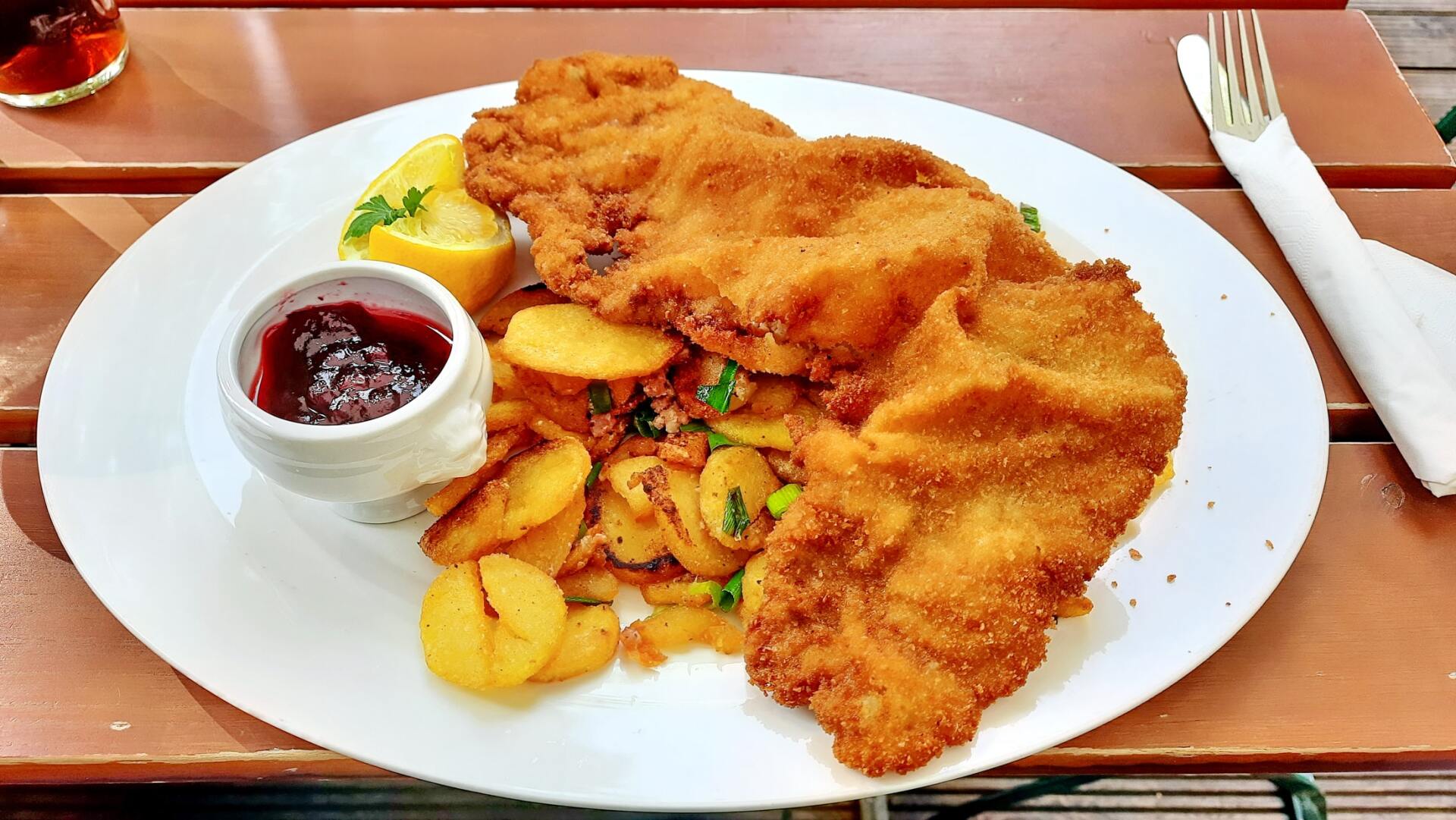 cuisine wiener schnitzel traditional austrian food